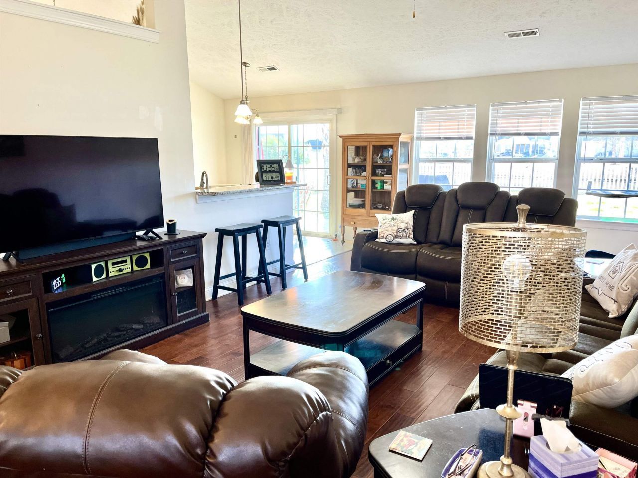 272 Camrose Way Photo 4