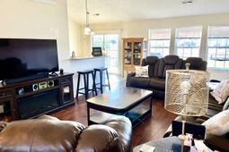 272 Camrose Way photo 4