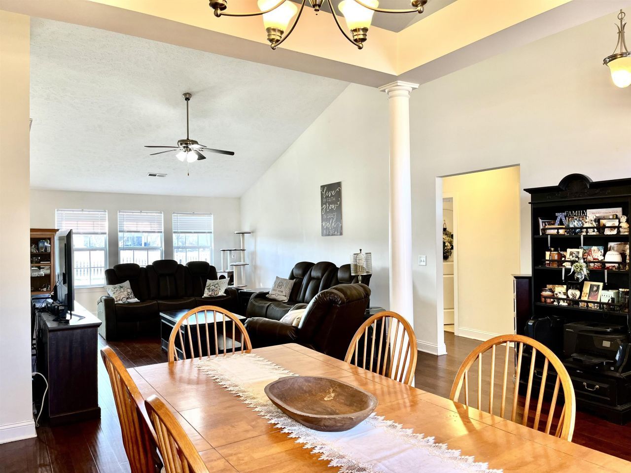 272 Camrose Way Photo 5