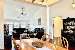 272 Camrose Way photo 4