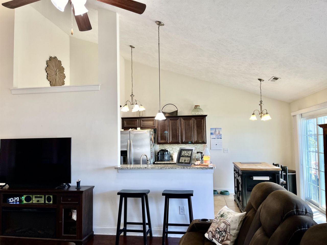 272 Camrose Way Photo 6