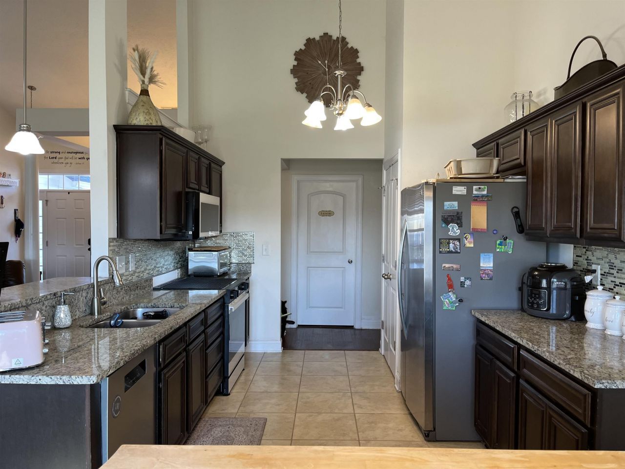 272 Camrose Way Photo 8