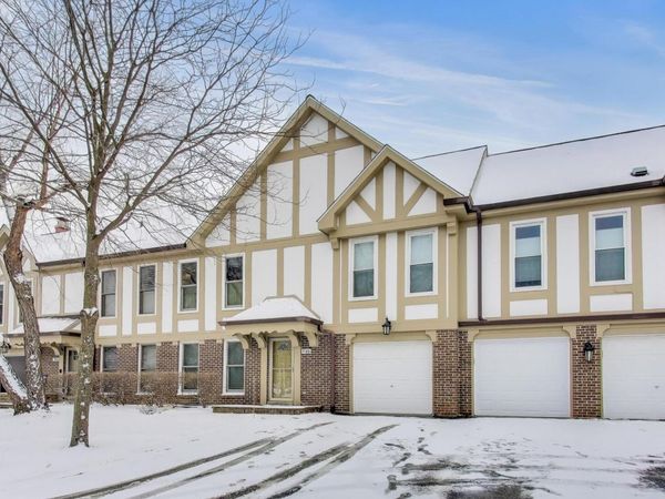 735 Garfield Avenue, Unit 735, Libertyville, IL 60048