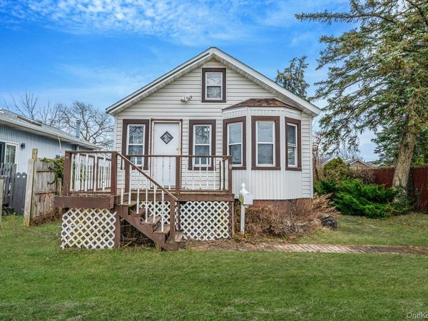 8 Eastern Concourse, Amityville, NY 11701