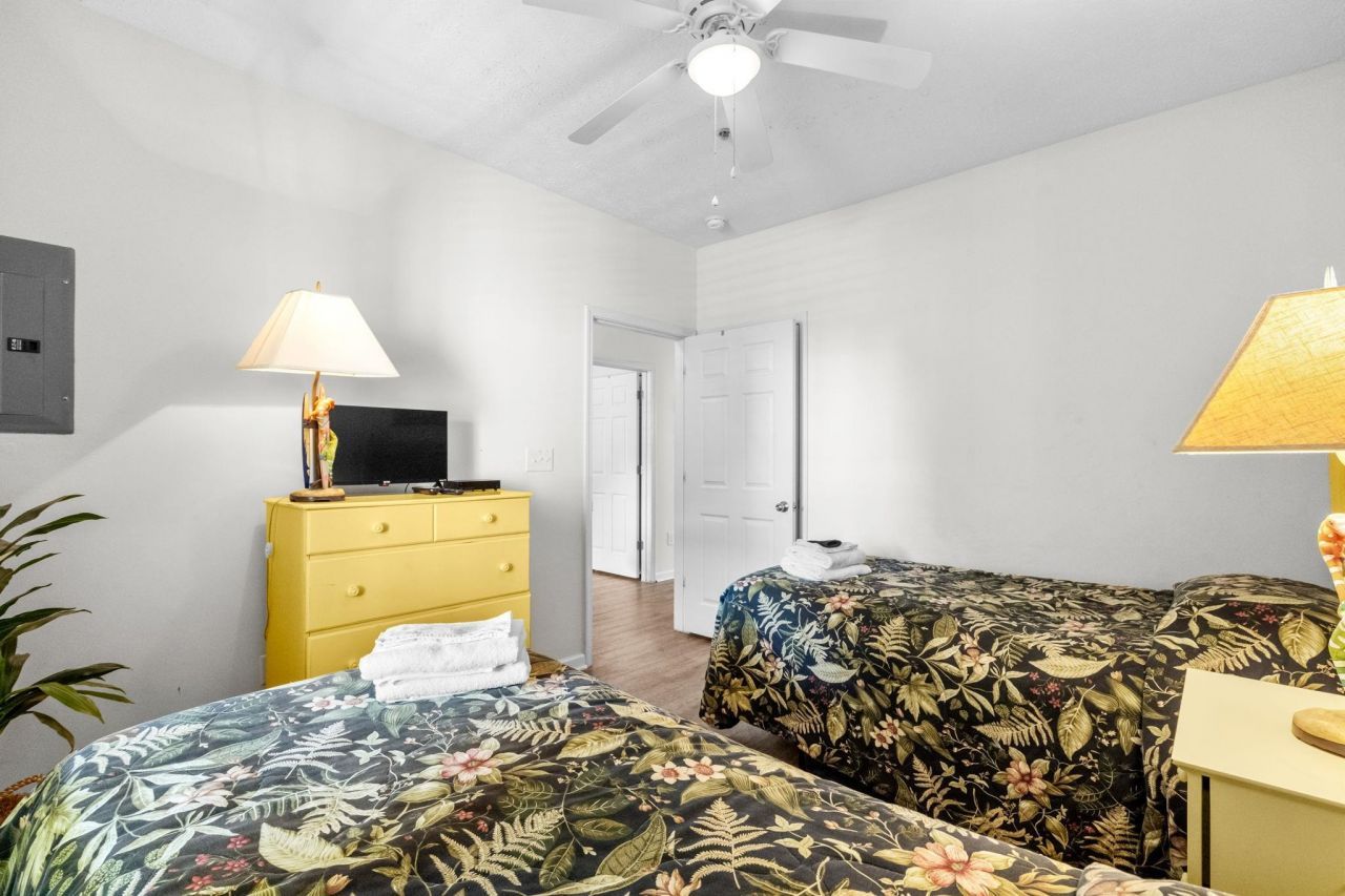 601 N Hillside Dr. Photo 64