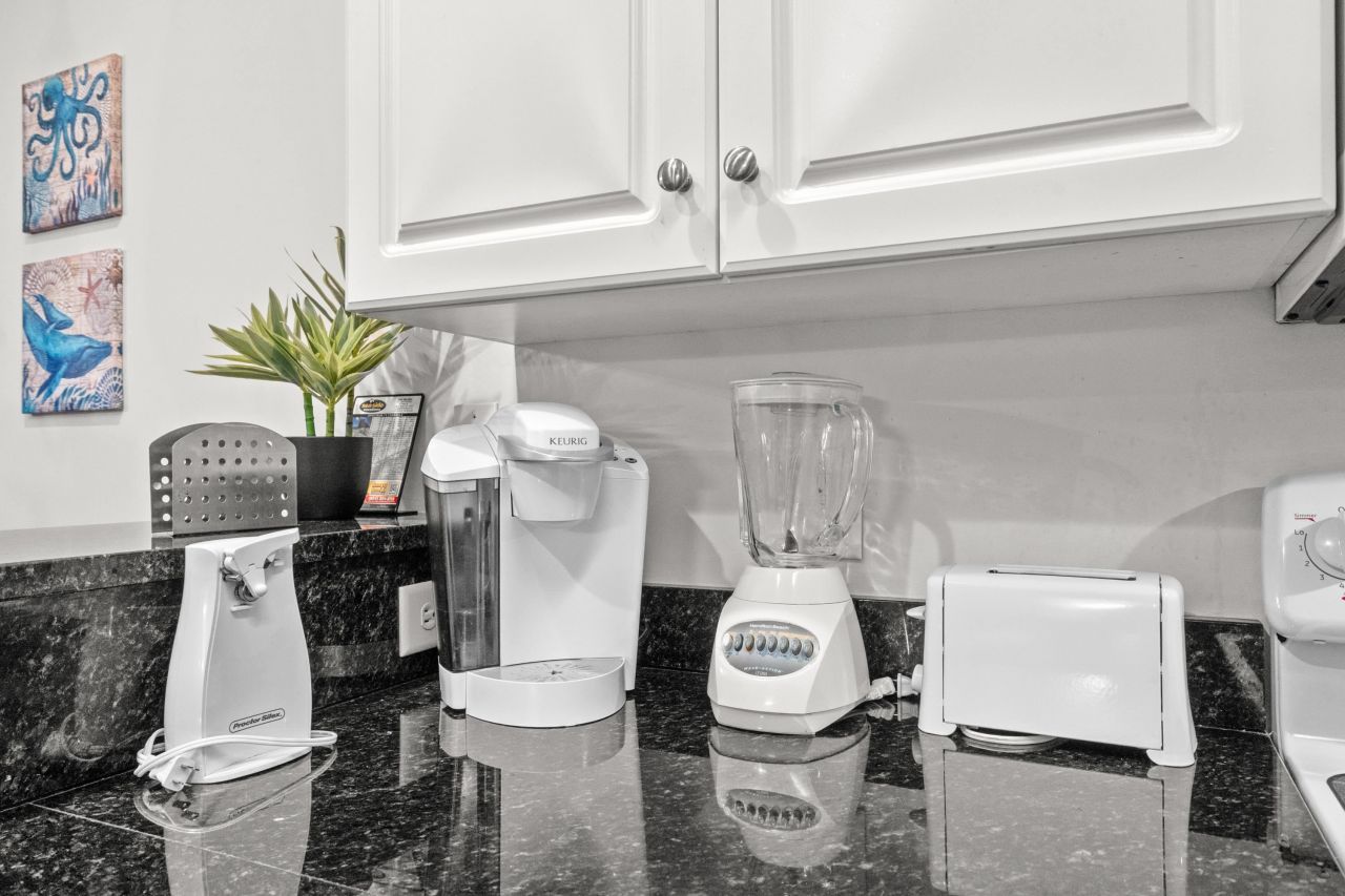 601 N Hillside Dr. Photo 81