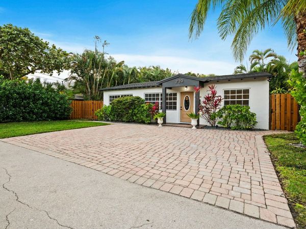 739 NE 17th Rd, Fort Lauderdale, FL 33304