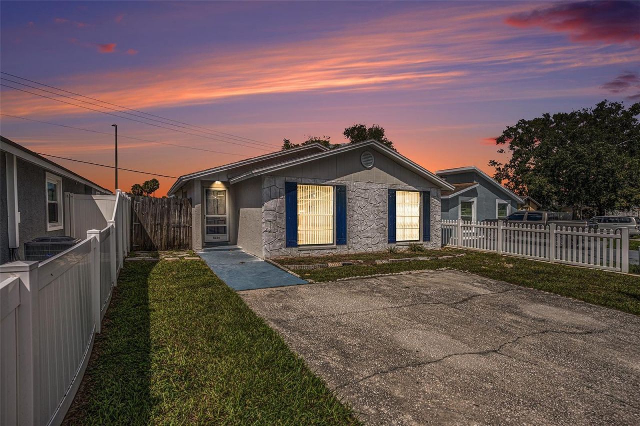 8234 Ravencroft Drive, Tampa, FL 33615 Main Photo