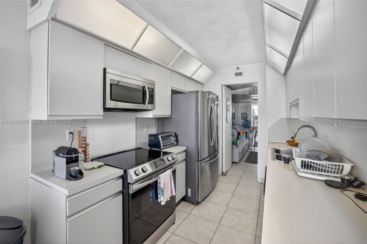 19355 Turnberry Way, Unit 8L, Aventura, FL 33180 Photo