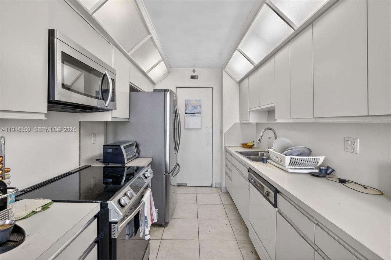 19355 Turnberry Way, Unit 8L, Aventura, FL 33180 Photo