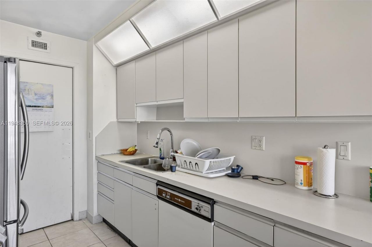 19355 Turnberry Way, Unit 8L, Aventura, FL 33180 Photo