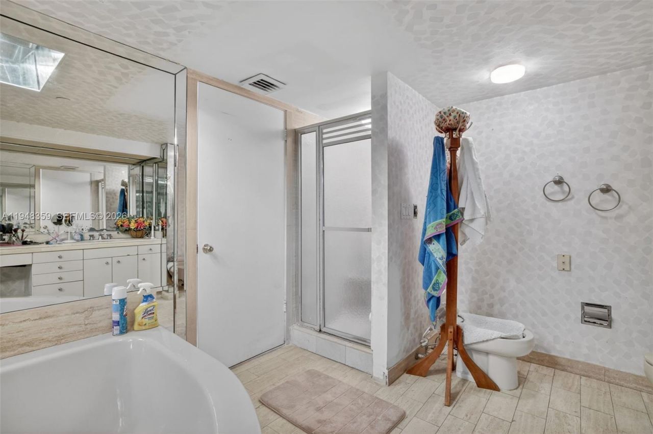 19355 Turnberry Way, Unit 8L, Aventura, FL 33180 Photo