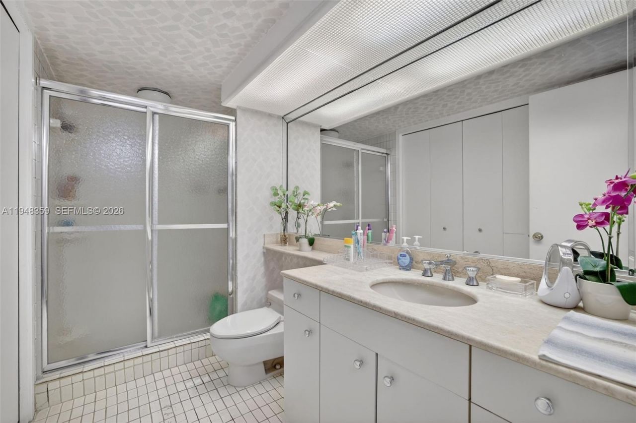 19355 Turnberry Way, Unit 8L, Aventura, FL 33180 Photo