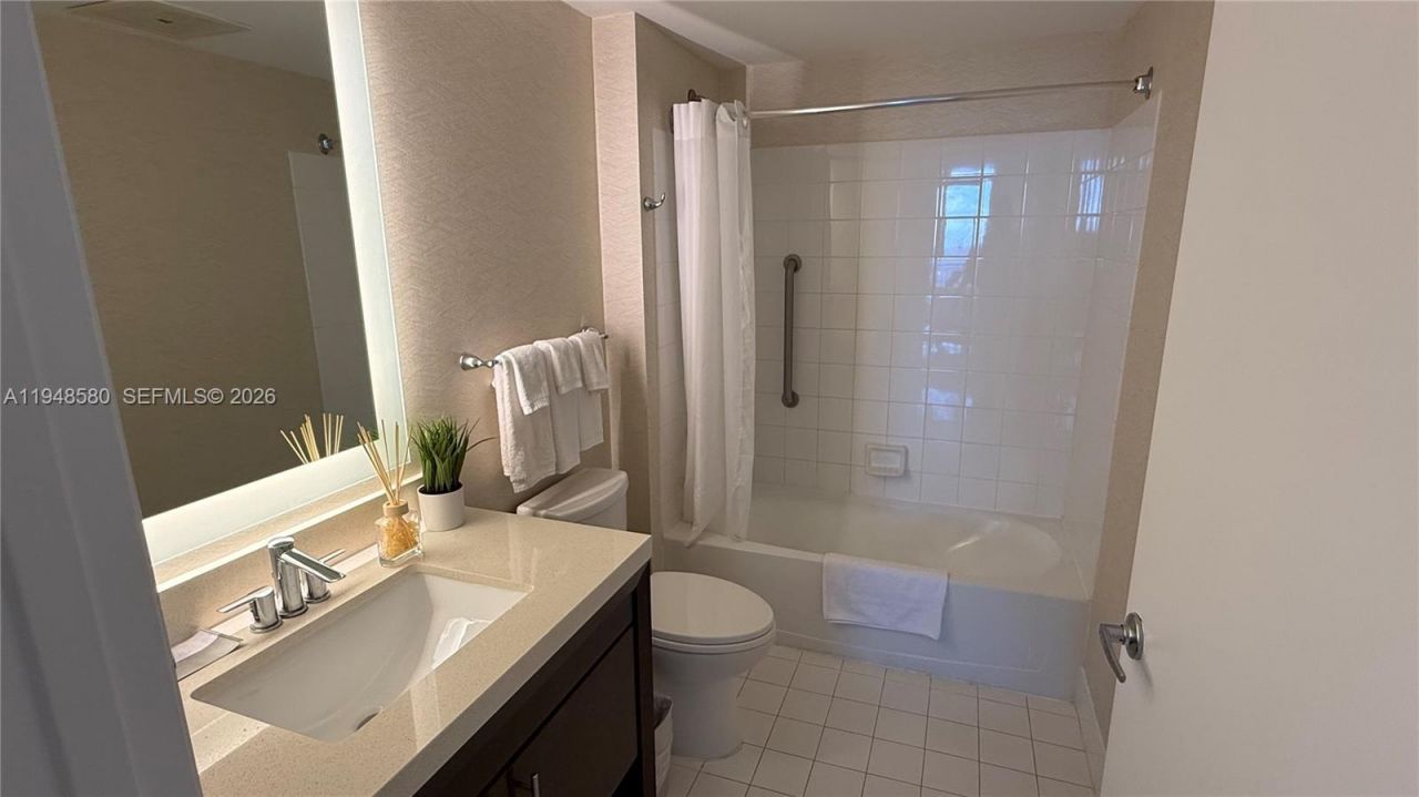 17375 Collins Ave, Unit 1901, Sunny Isles Beach, FL 33160 Photo