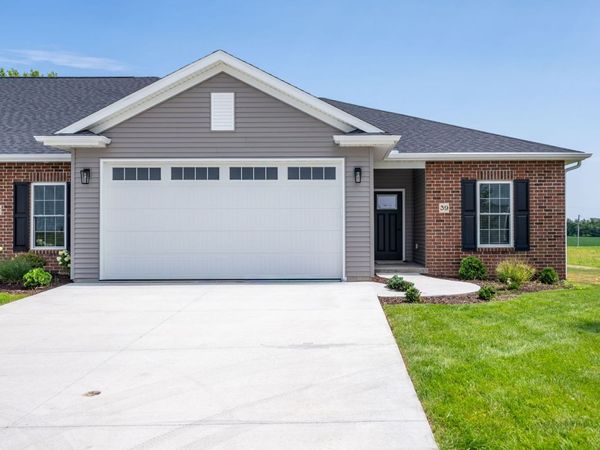 39 FRANK Court, Le Claire, IA 52753