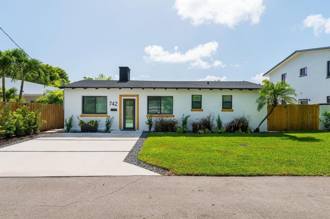 742 NE 17th Ave, Fort Lauderdale, FL 33304 Main Photo