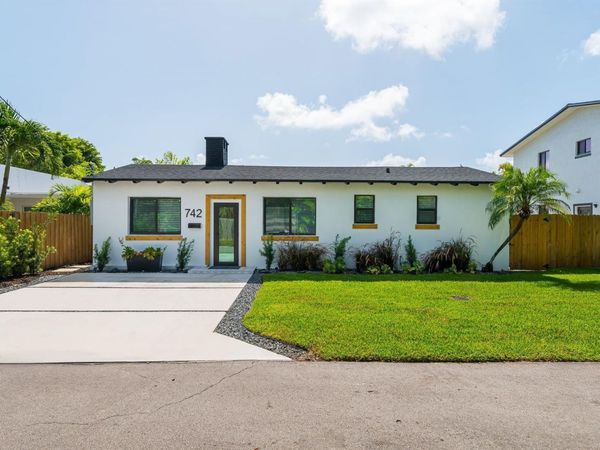 742 NE 17th Ave, Fort Lauderdale, FL 33304