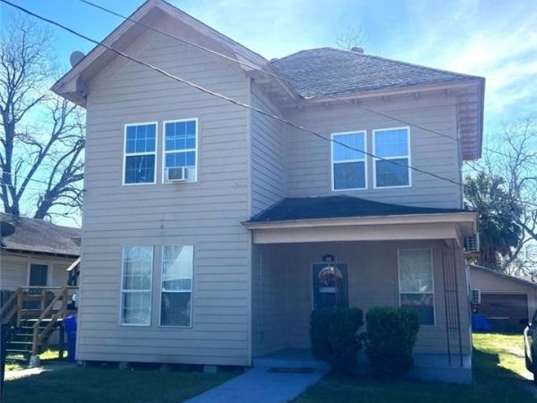 404 Nelson Street, Yoakum, TX 77995