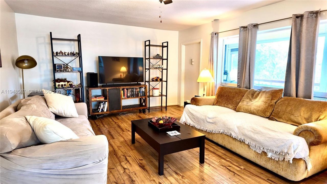 412 S Luna Ct, Unit 11, Hollywood, FL 33021 Photo