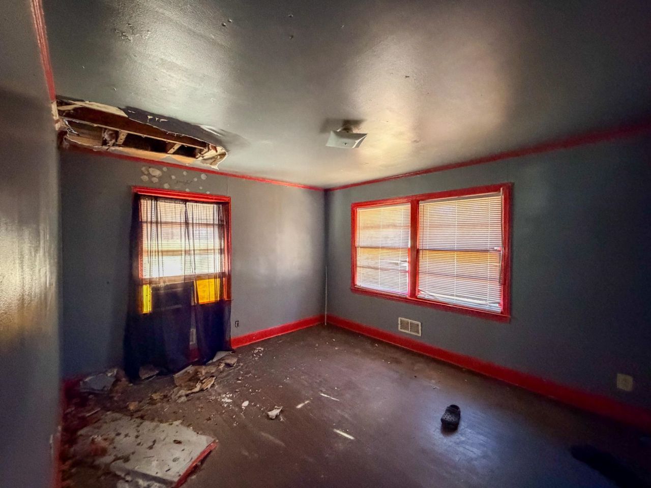 1035 S Stone Ave. Photo 13