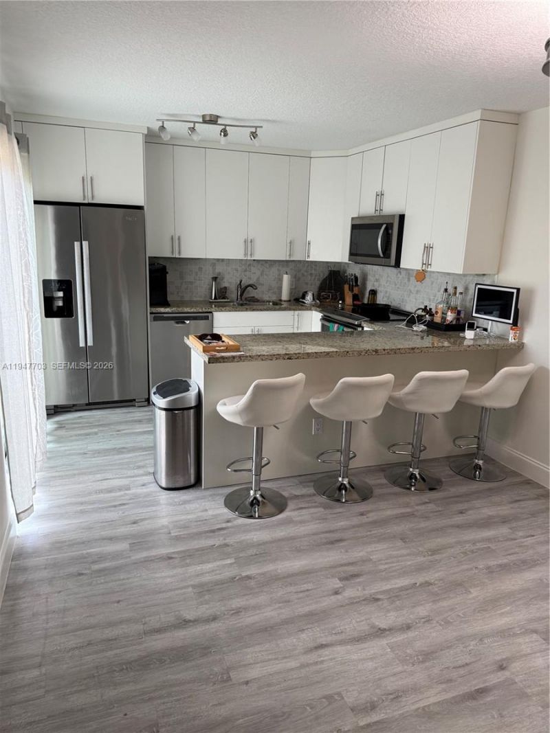 2563 Lakeview Ct, Cooper City, FL 33026 Photo