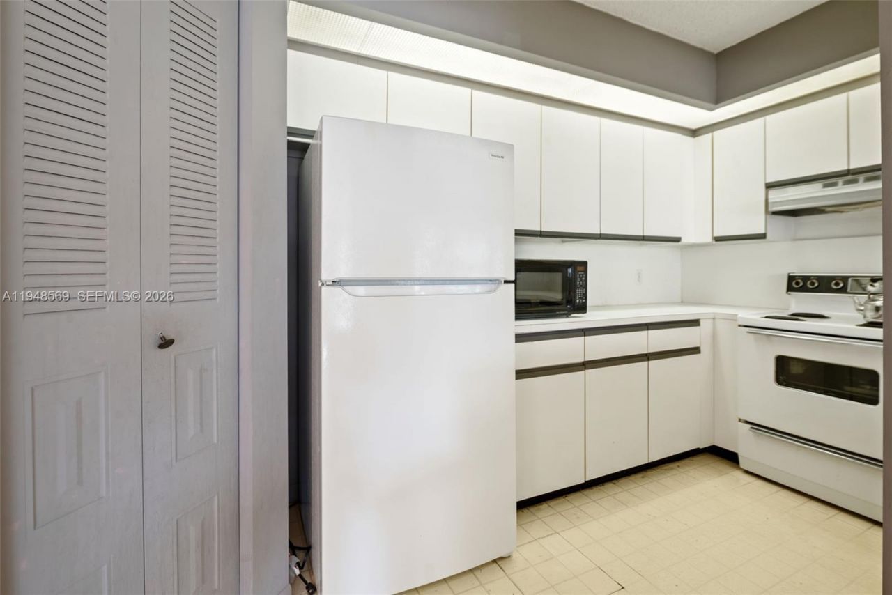 12600 SW 5th Ct , Unit 212L, Pembroke Pines, FL 33027 Photo