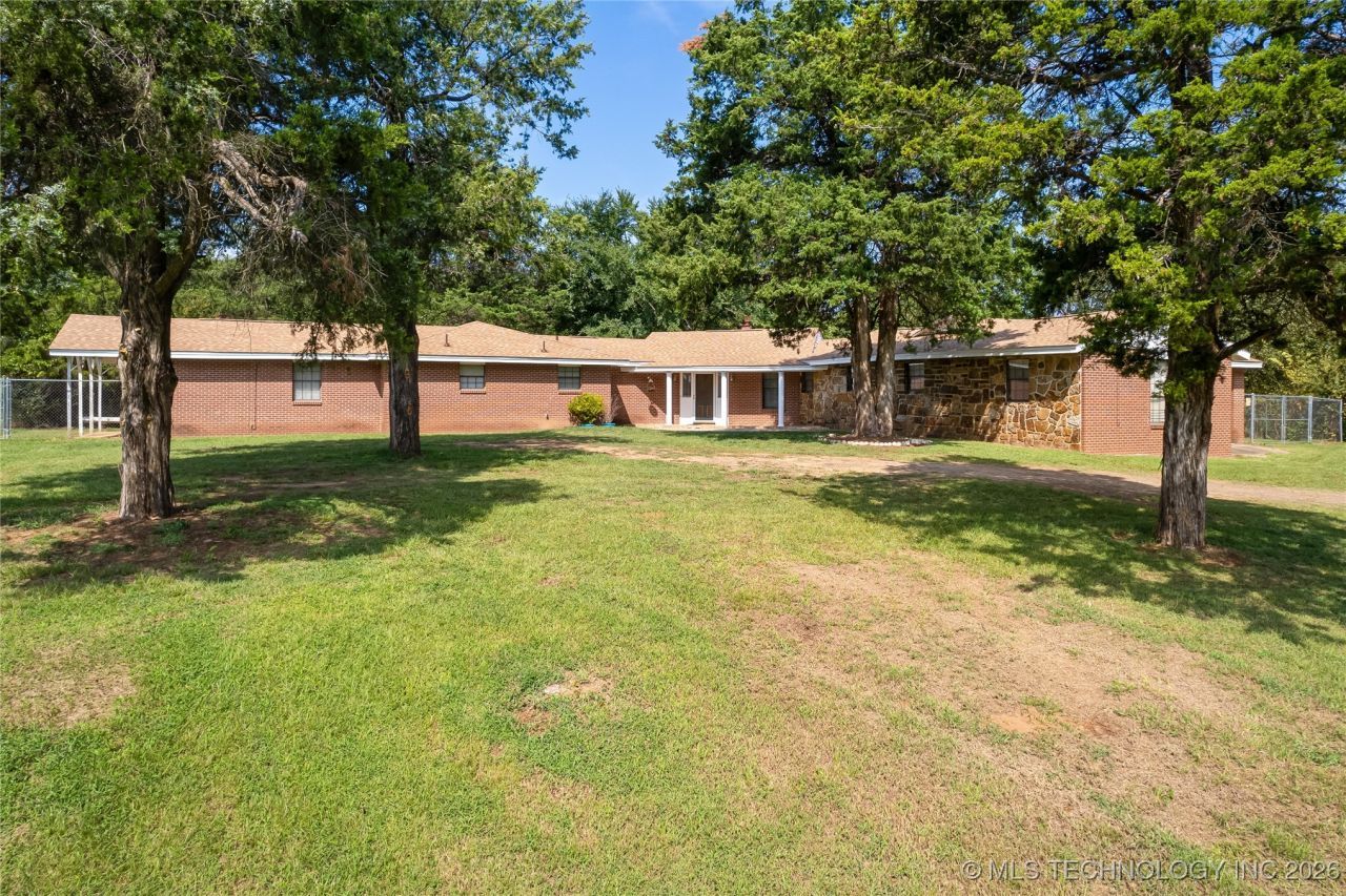 39827 Morris Creek Road, Howe, OK 74940 Main Photo