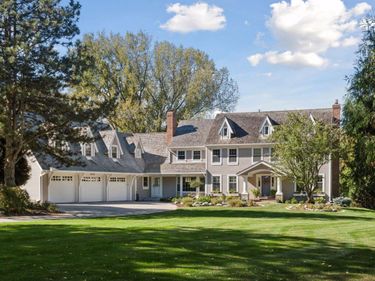 28140 Boulder Bridge Drive, Shorewood, MN 55331