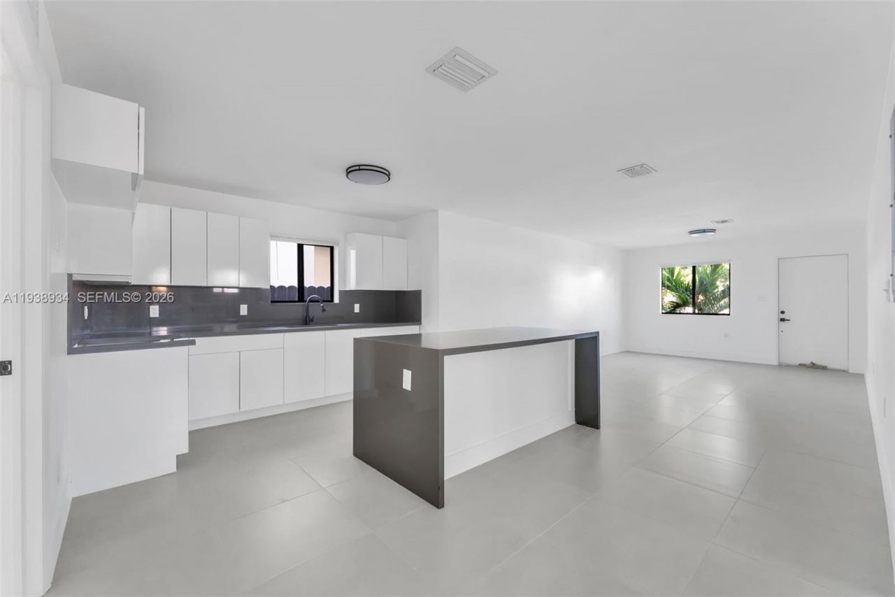 5821 NW 30th Ave, Miami, FL 33142 Photo