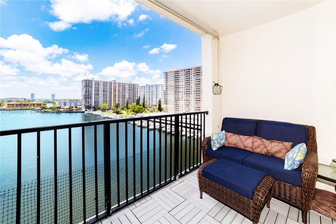 17150 N Bay, Unit 2905, Sunny Isles Beach, FL 33160 Photo