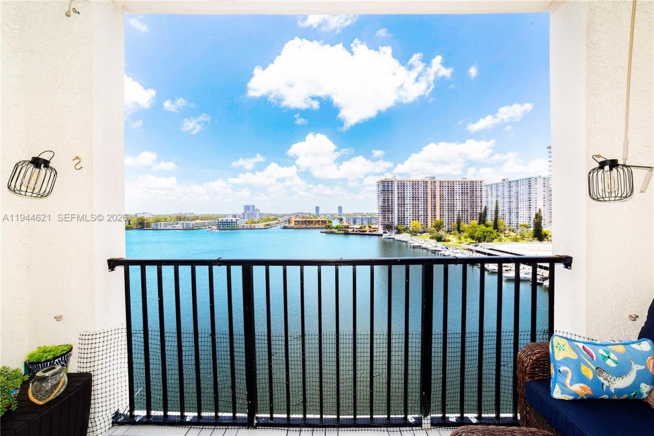 17150 N Bay, Unit 2905, Sunny Isles Beach, FL 33160 Photo