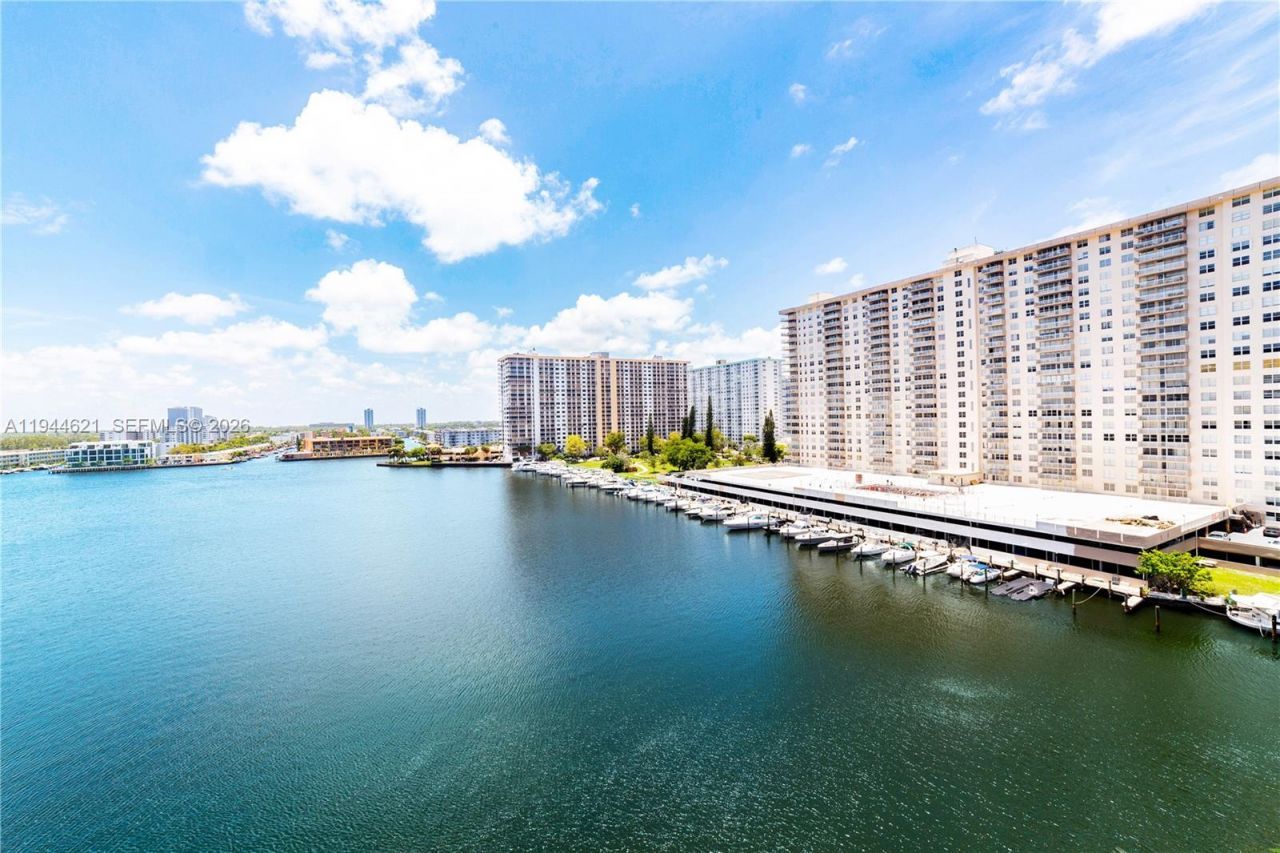 17150 N Bay, Unit 2905, Sunny Isles Beach, FL 33160 Photo