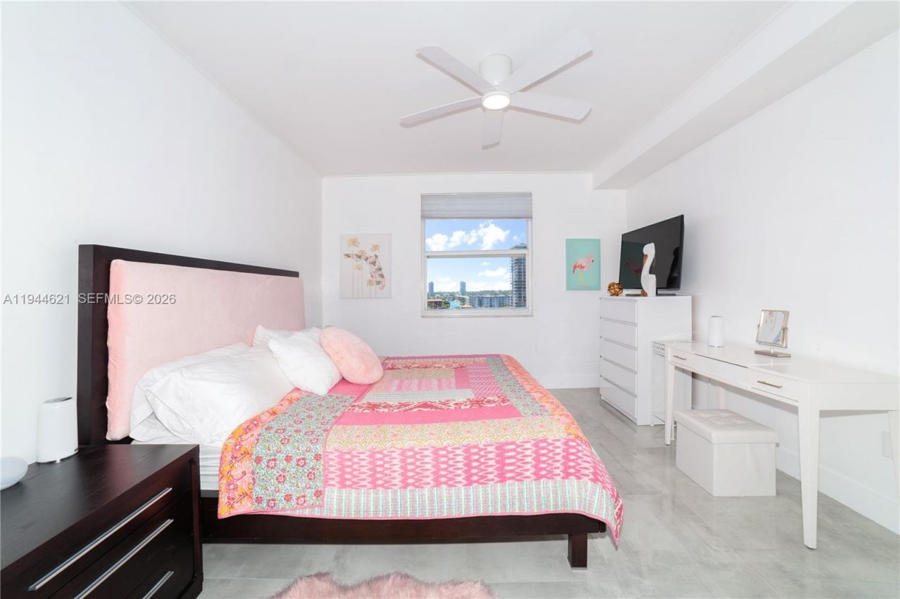 17150 N Bay, Unit 2905, Sunny Isles Beach, FL 33160 Photo