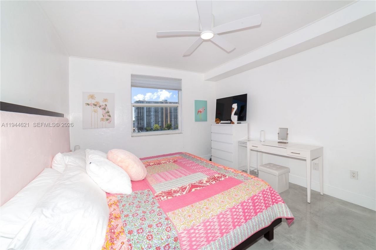 17150 N Bay, Unit 2905, Sunny Isles Beach, FL 33160 Photo