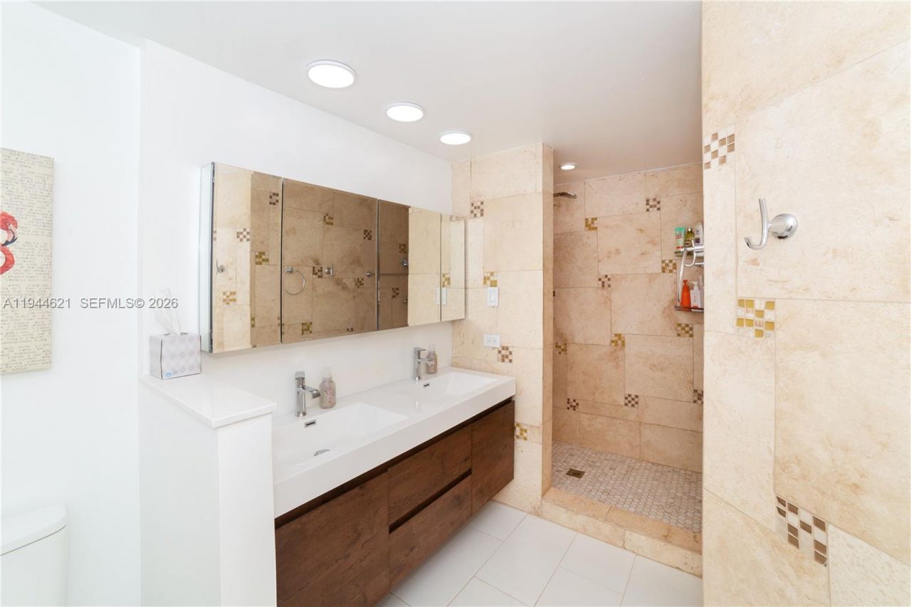 17150 N Bay, Unit 2905, Sunny Isles Beach, FL 33160 Photo