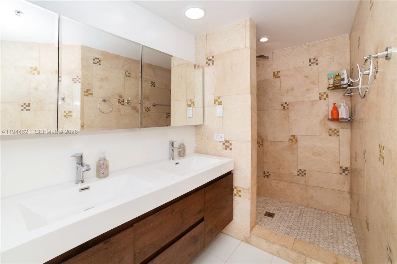 17150 N Bay, Unit 2905, Sunny Isles Beach, FL 33160 Photo