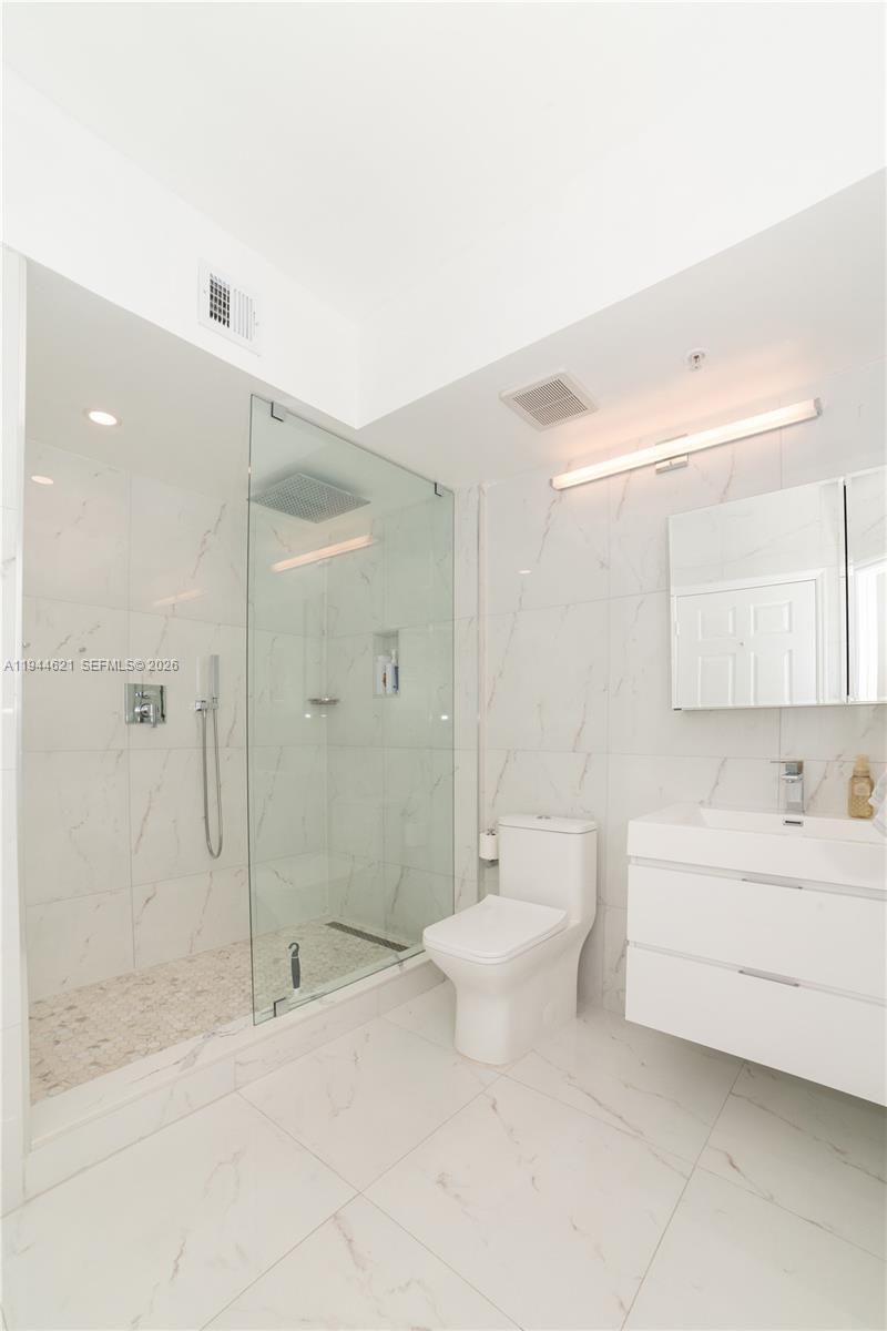 17150 N Bay, Unit 2905, Sunny Isles Beach, FL 33160 Photo