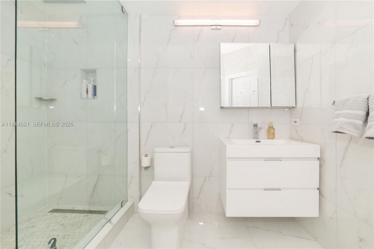 17150 N Bay, Unit 2905, Sunny Isles Beach, FL 33160 Photo