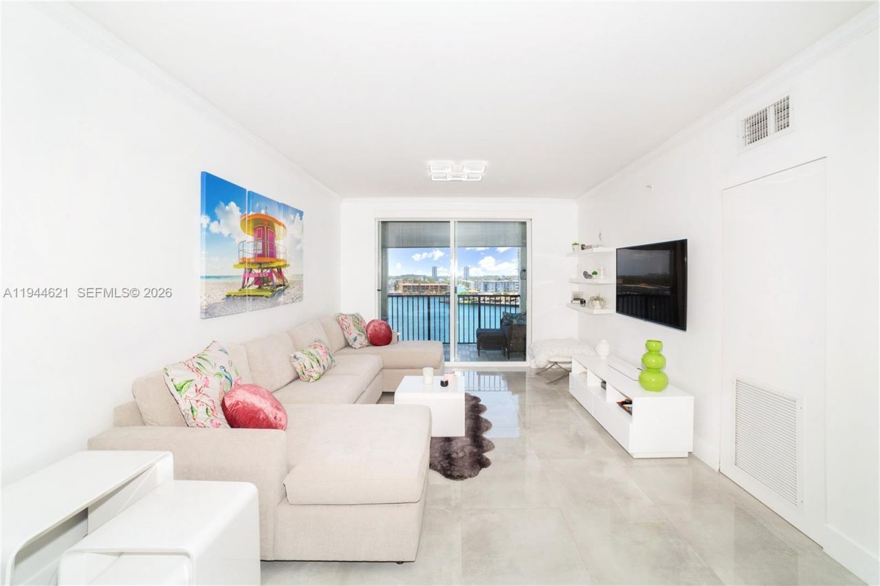 17150 N Bay, Unit 2905, Sunny Isles Beach, FL 33160 Photo