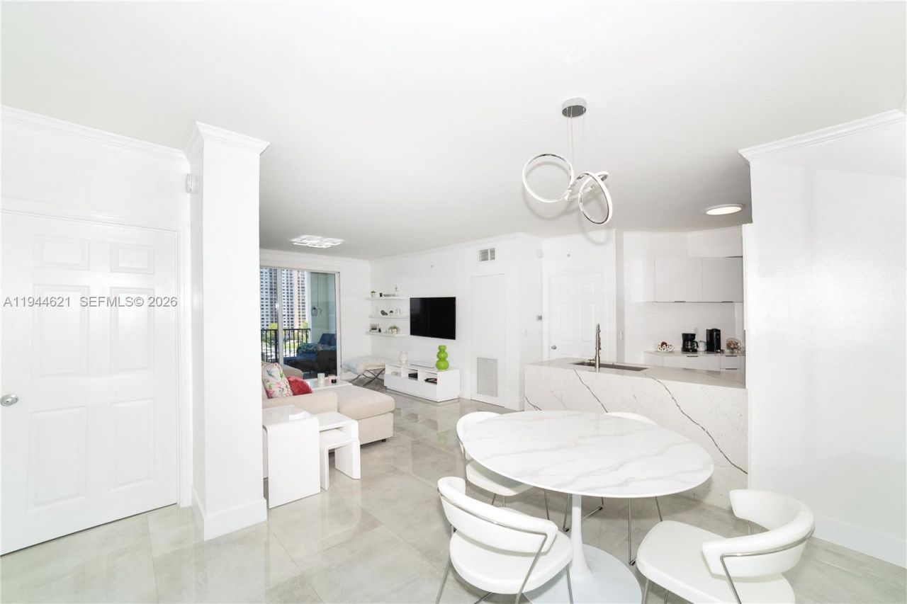 17150 N Bay, Unit 2905, Sunny Isles Beach, FL 33160 Photo