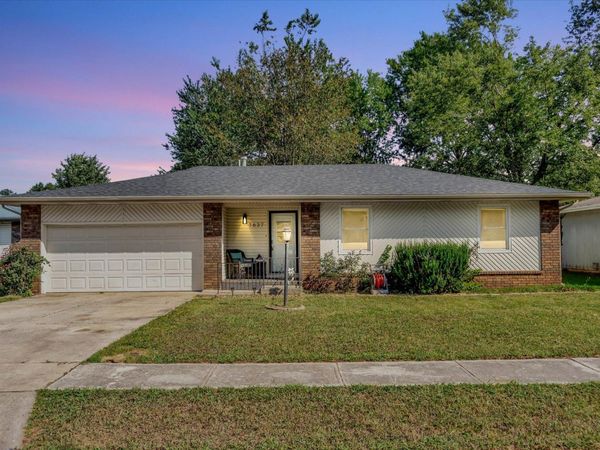 1637 W Wayland Street, Springfield, MO 65807