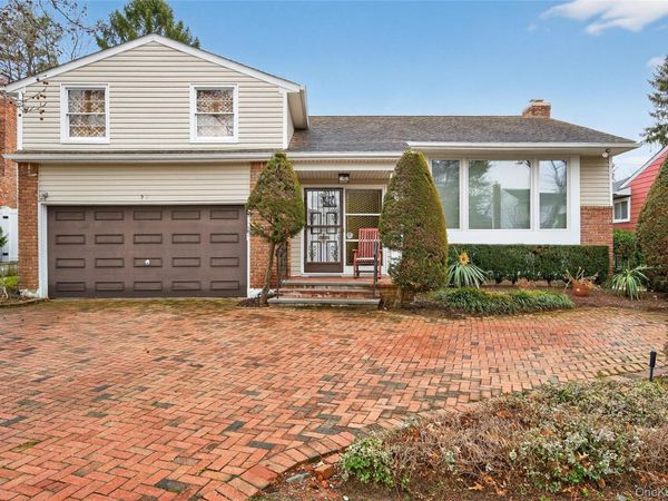 50 Netto Lane, Plainview, NY 11803