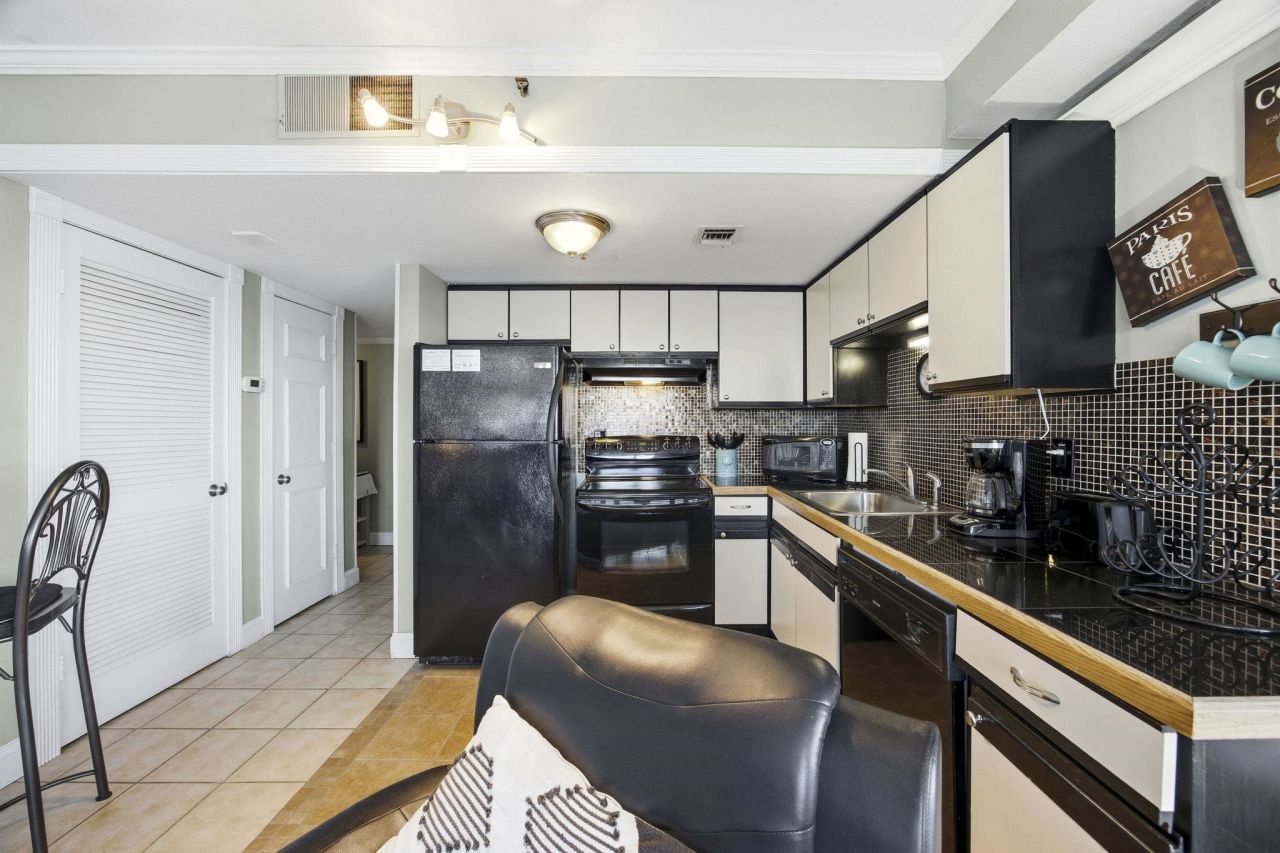 1605 S Ocean Blvd. Photo 13