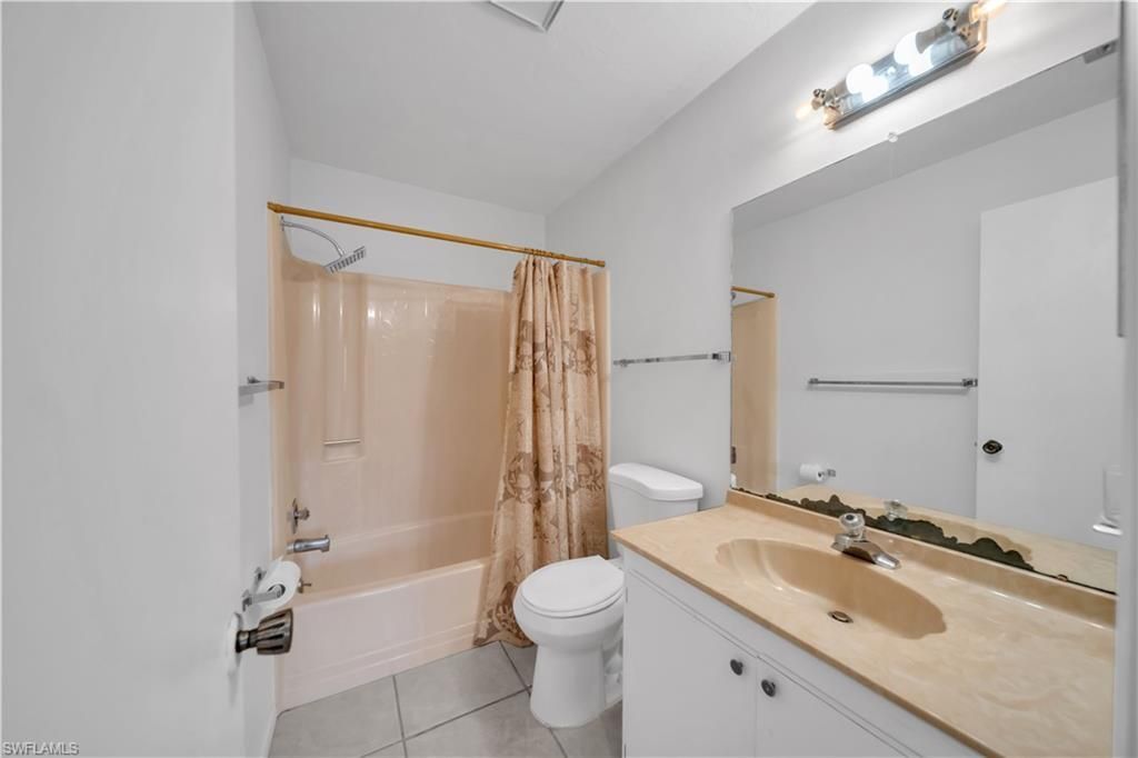 8071 Country Rd, Unit 206, Fort Myers, FL 33919 Photo