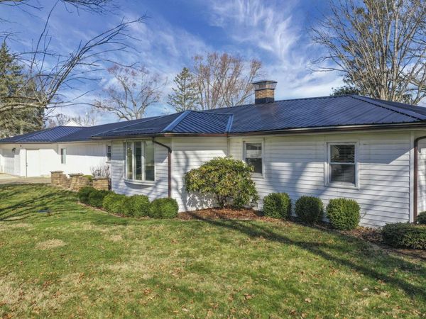 122 Wilshire Drive , Hebron, OH 43025