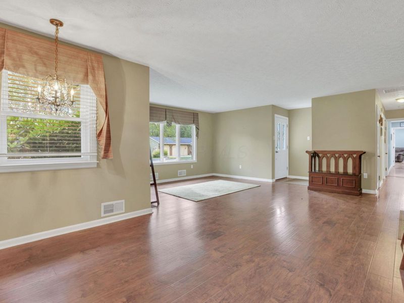 122 Wilshire Drive, Hebron, OH 43025 Photo 9