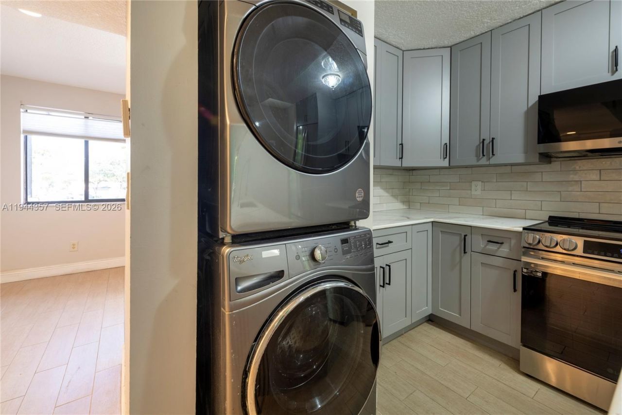 8019 NW 15th Mnr, Unit 8019, Plantation, FL 33322 Photo