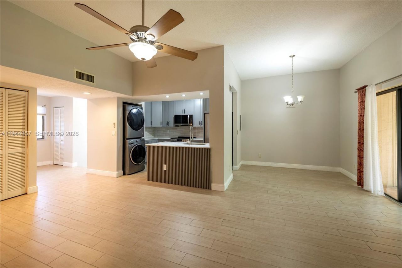 8019 NW 15th Mnr, Unit 8019, Plantation, FL 33322 Photo