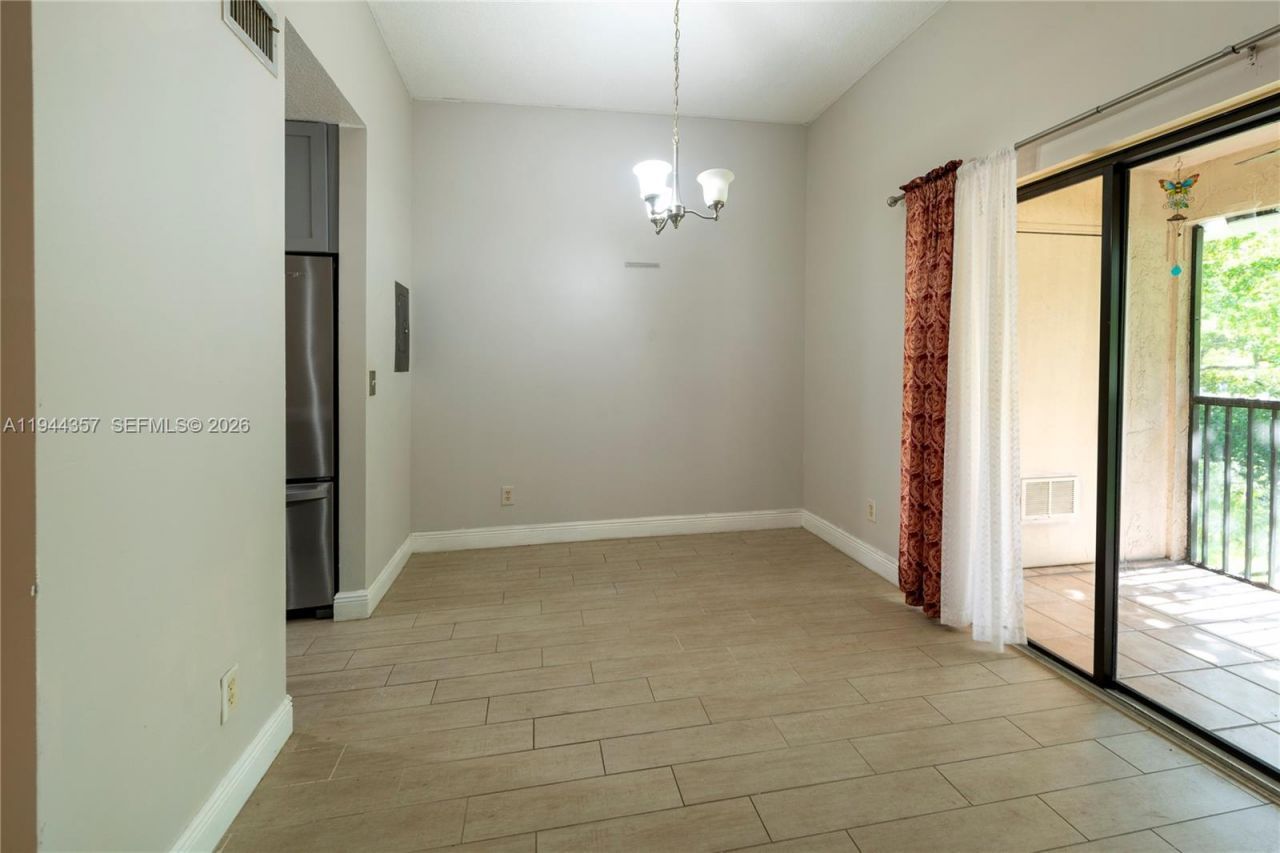 8019 NW 15th Mnr, Unit 8019, Plantation, FL 33322 Photo