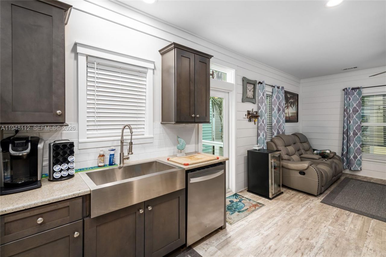 101 11th Street Ocean, Unit 17, Marathon, FL 33050 Photo